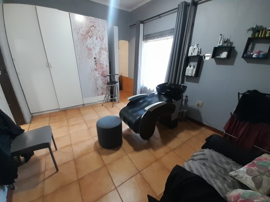 6 Bedroom Property for Sale in Bodorp North West